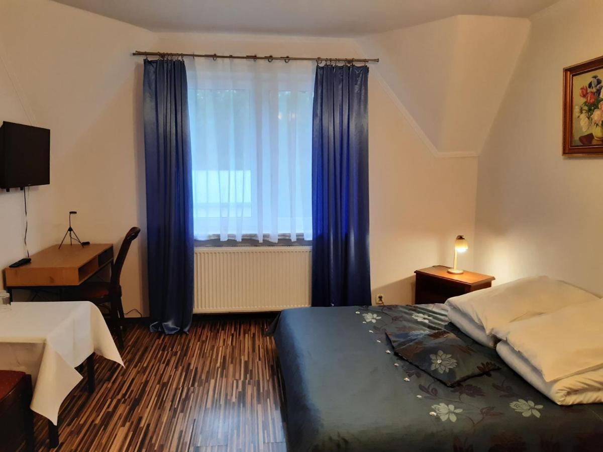 Fantazja - Restauracja I Noclegi Radom Buitenkant foto