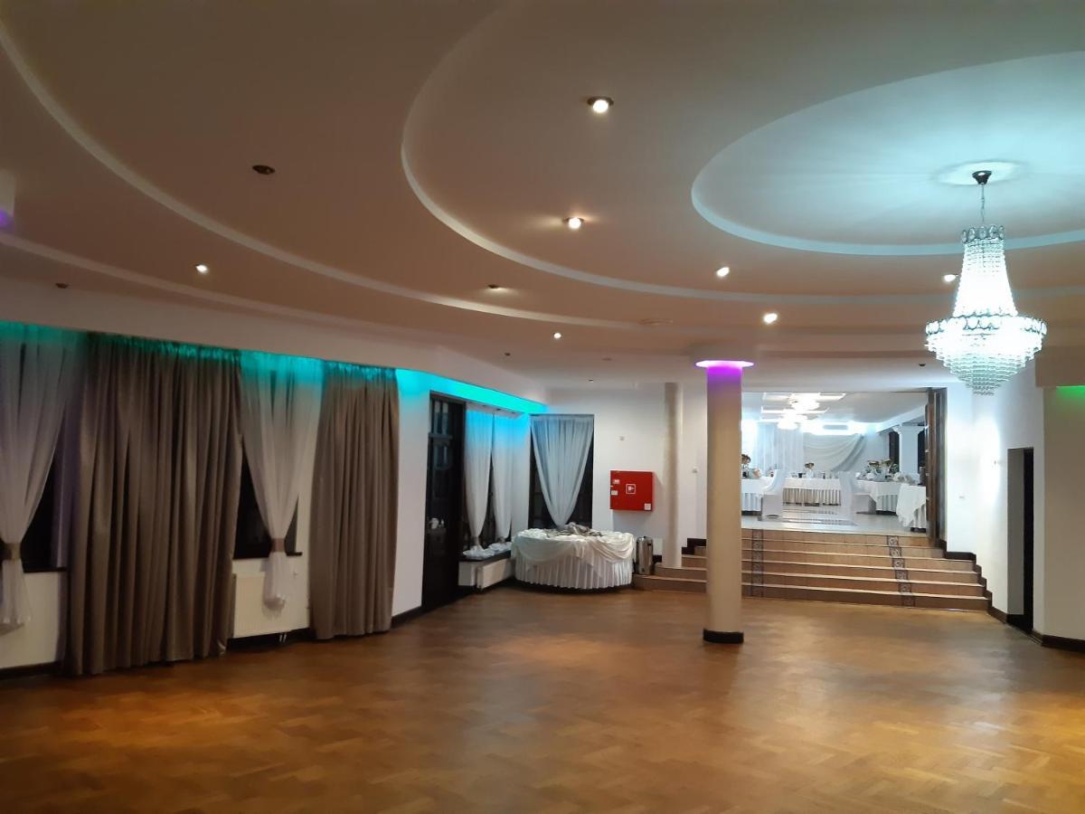 Fantazja - Restauracja I Noclegi Radom Buitenkant foto