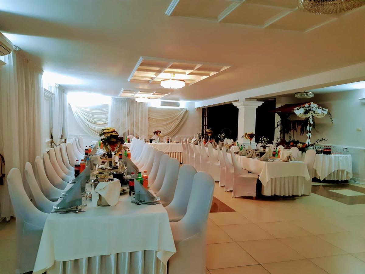 Fantazja - Restauracja I Noclegi Radom Buitenkant foto